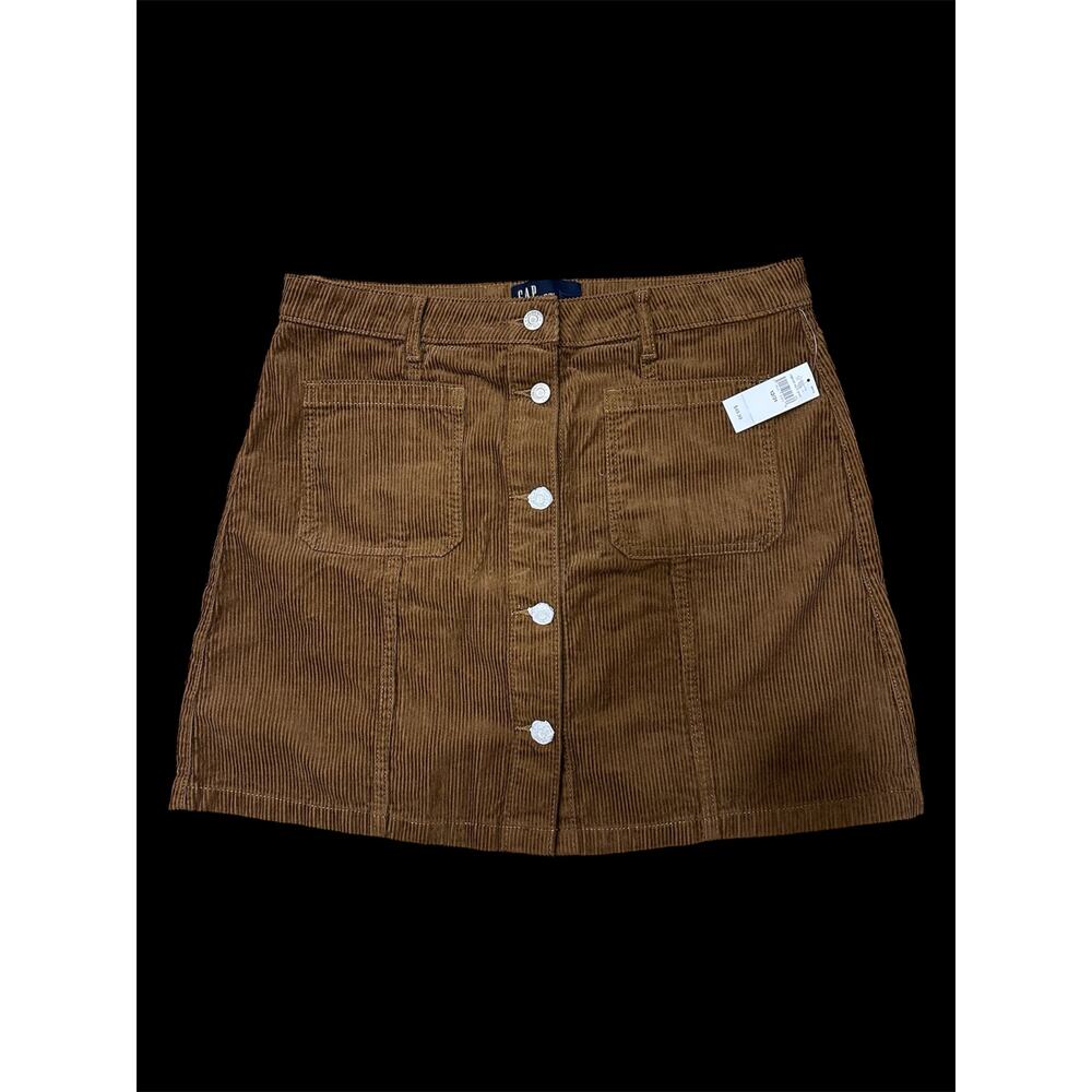 NWT GAP brown corduroy skirt with 2 front pockets.